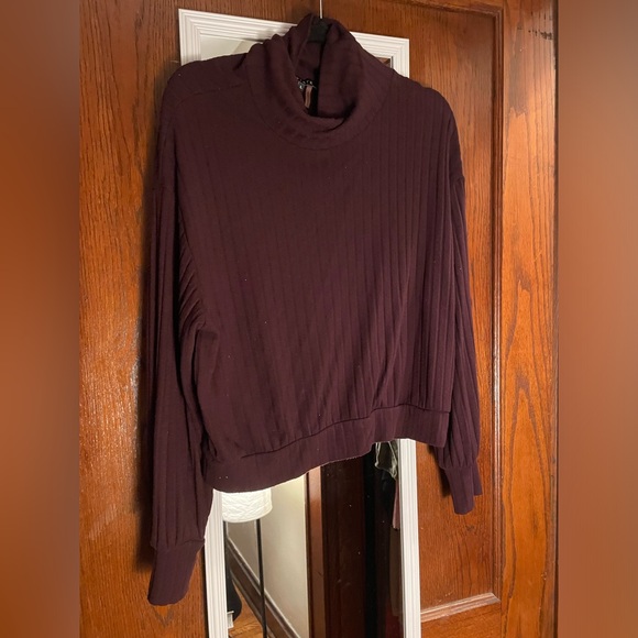 Medium, burgundy, loose fit turtleneck - Picture 1 of 2
